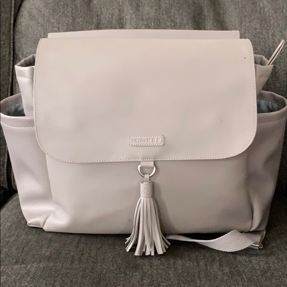 Skiphop greenwich convertible diaper bag.
